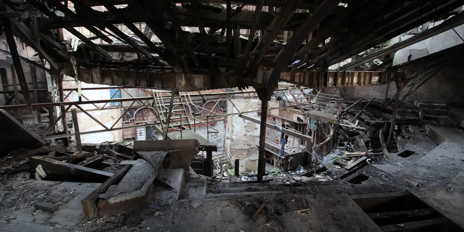 Urbex Photography: The Crown Theatre
