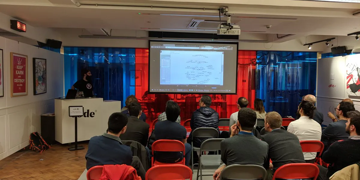 Lightening Talk - Twitter Network Graph in R (PyData Manchester)